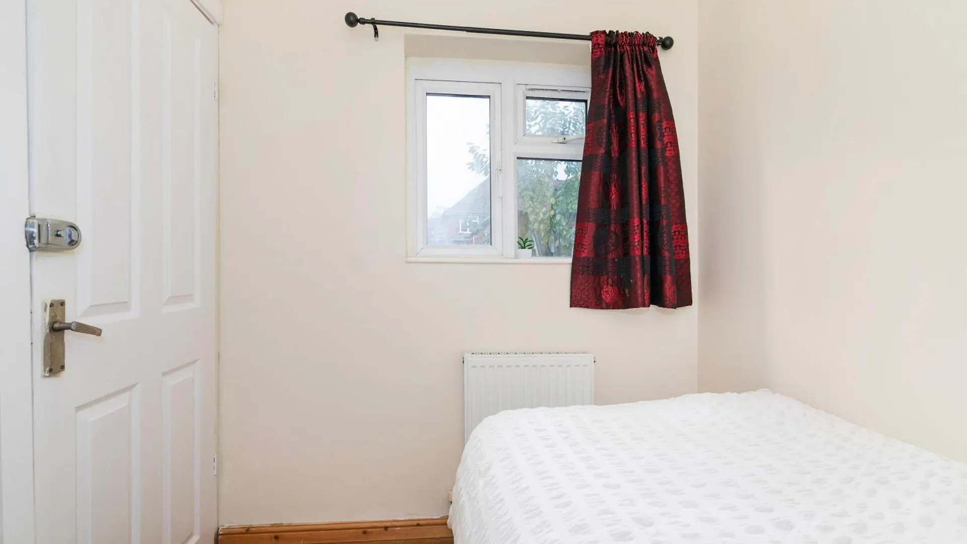 Rose'S Lodge, 8 Guests, 10 Mins Walk To Barking Station, 1 Free Parking Space Holiday home Barking (Greater London)