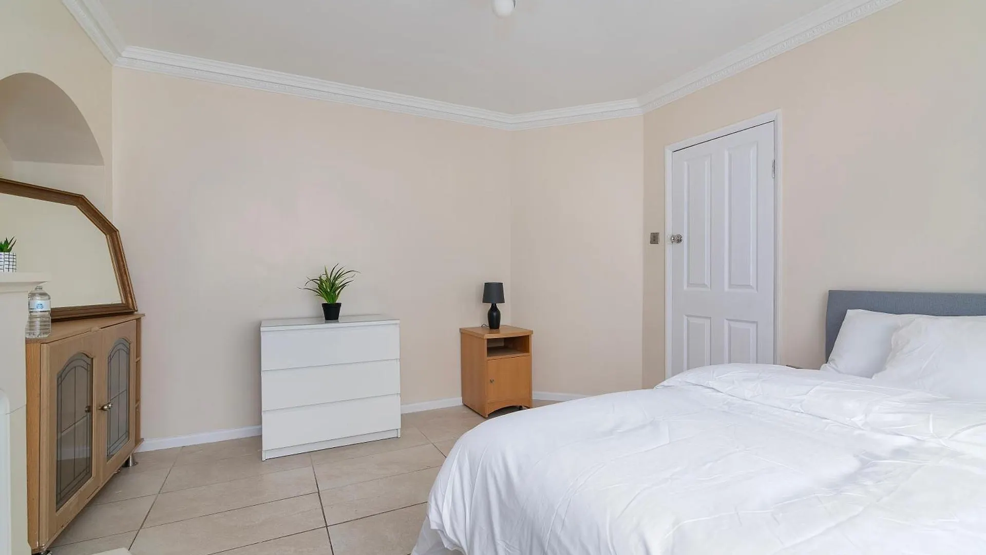 Rose'S Lodge, 8 Guests, 10 Mins Walk To Barking Station, 1 Free Parking Space United Kingdom